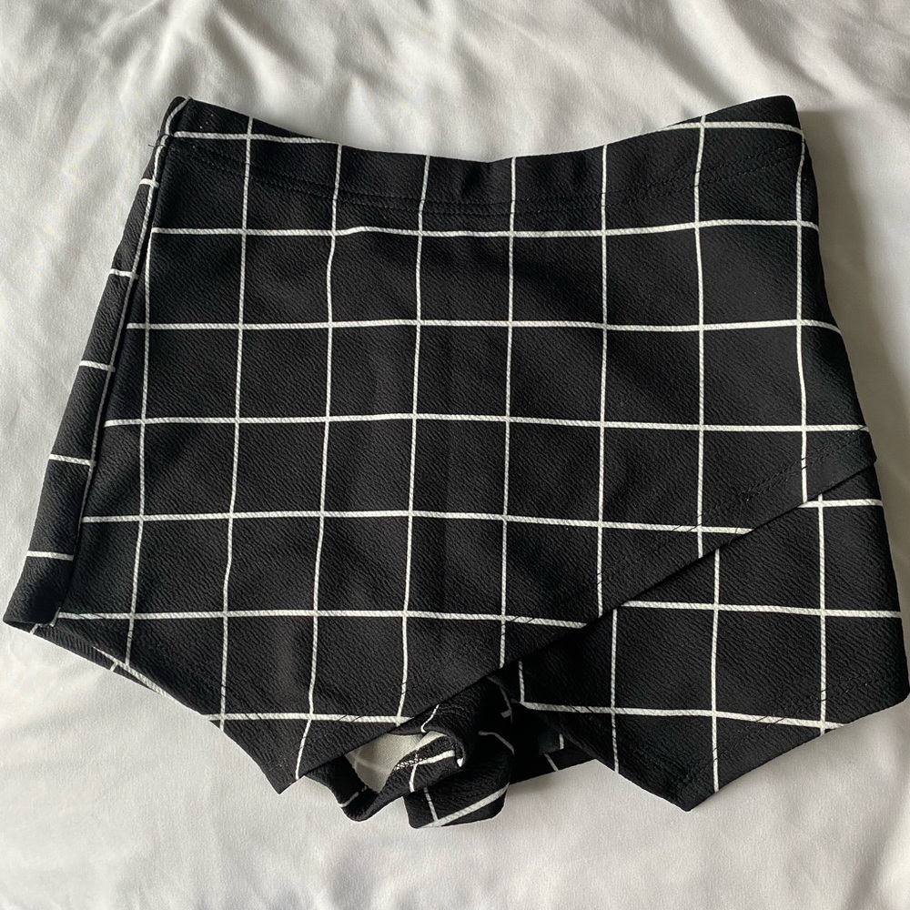 Plaid shorts/ skort